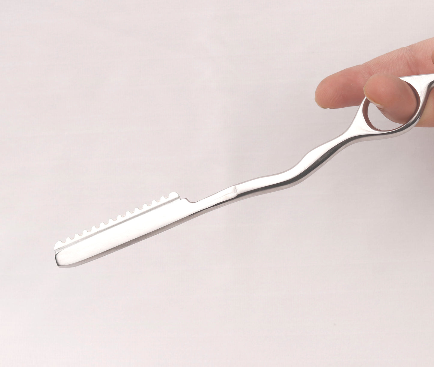 Versatile Silver Styling Razor & Eyebrow Shaver for Textured Hair & Precise Shaping